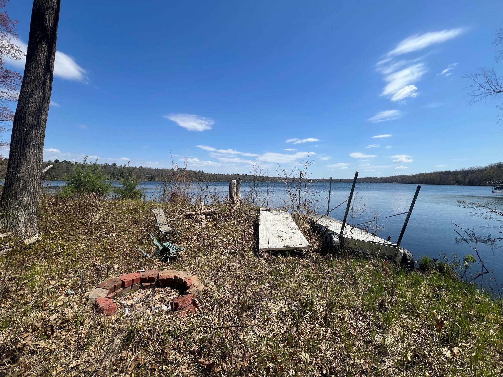 Excellent lakefront views