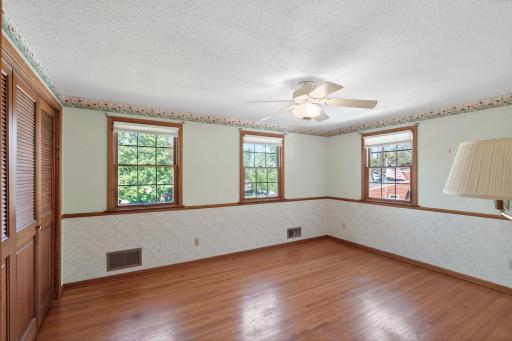 2431 Francis Street, South Saint Paul, MN 55075