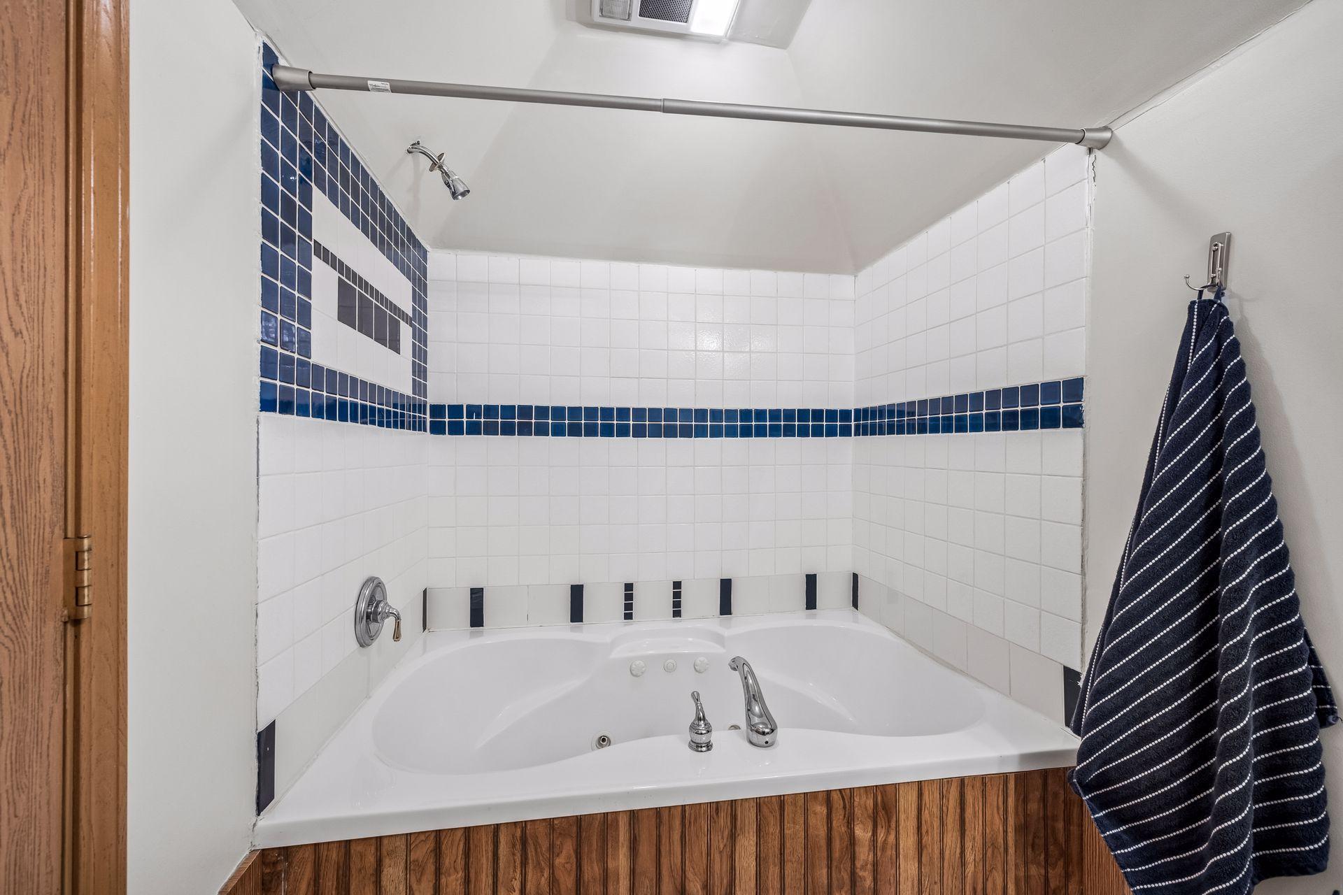 Large Jacuzzi tub.jpg