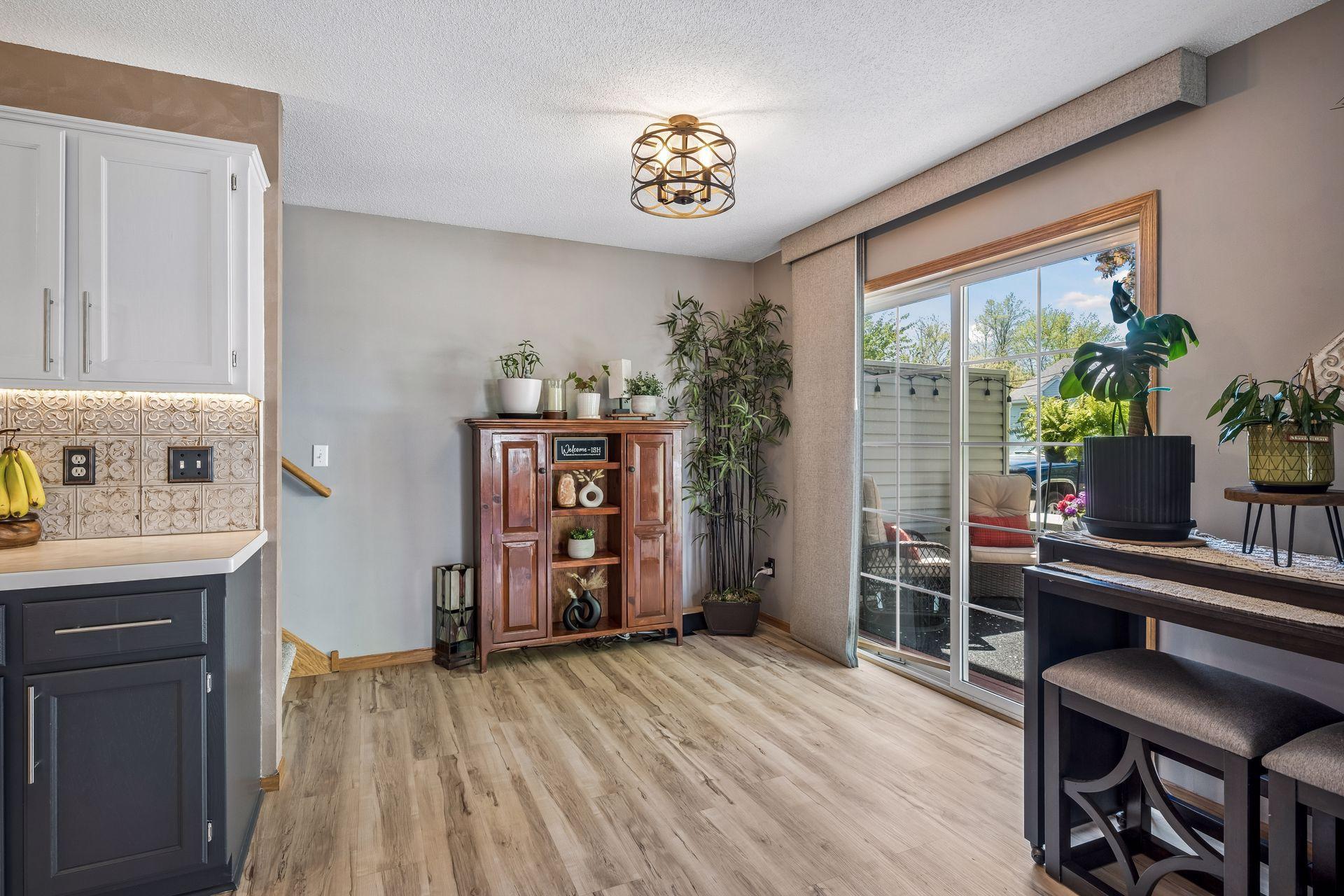 Dining room adjacent to deck.jpg