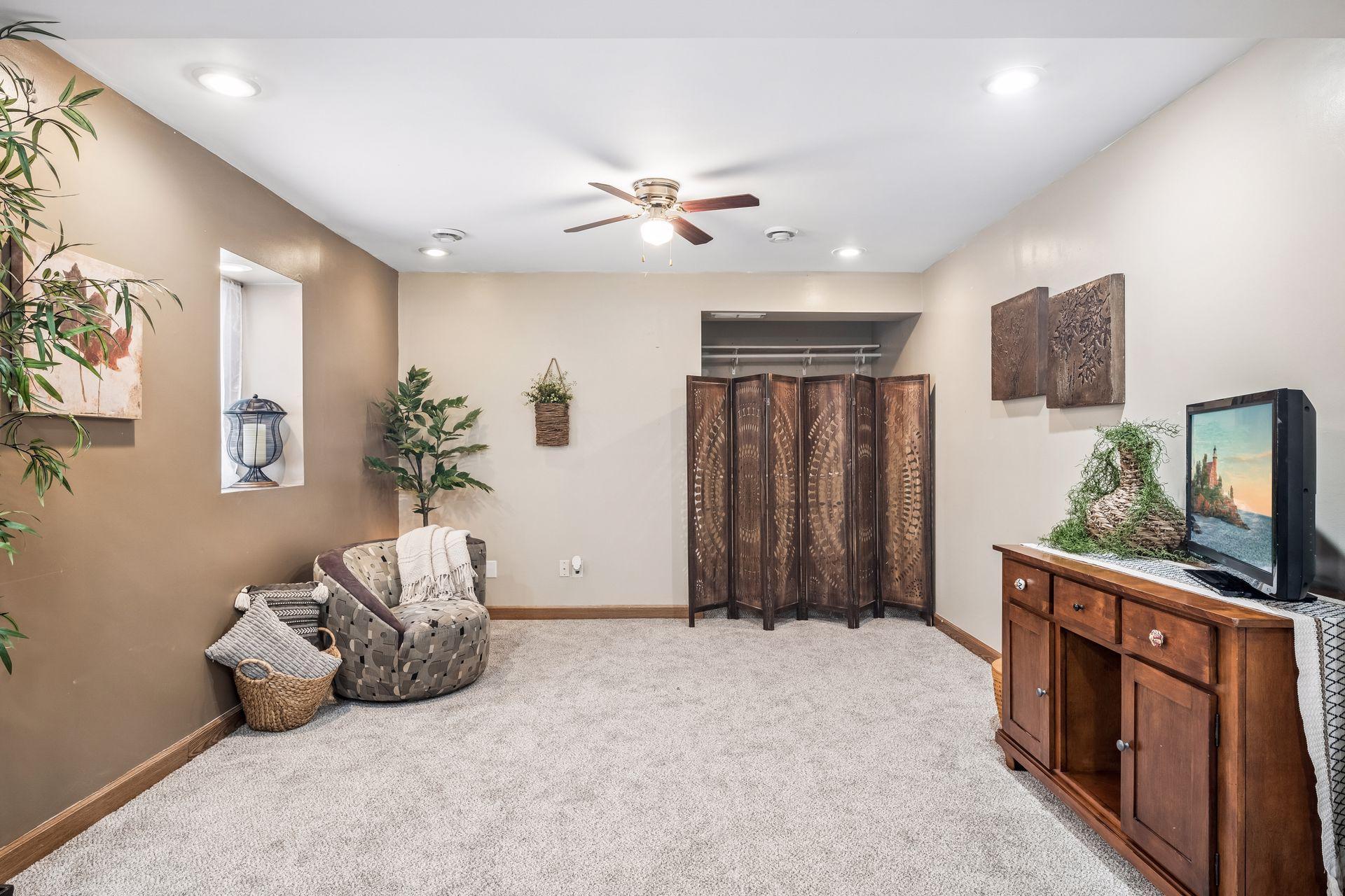 Egress window allows for potential 3rd bedroom.jpg