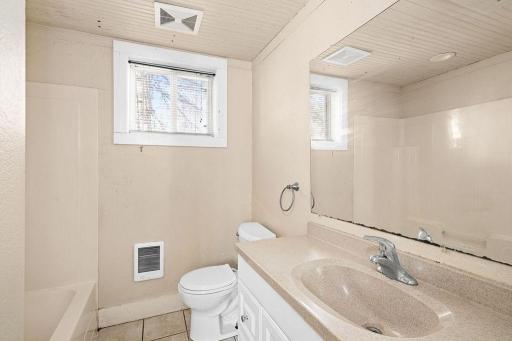 1540 N 7th Avenue E, Duluth, MN 55805