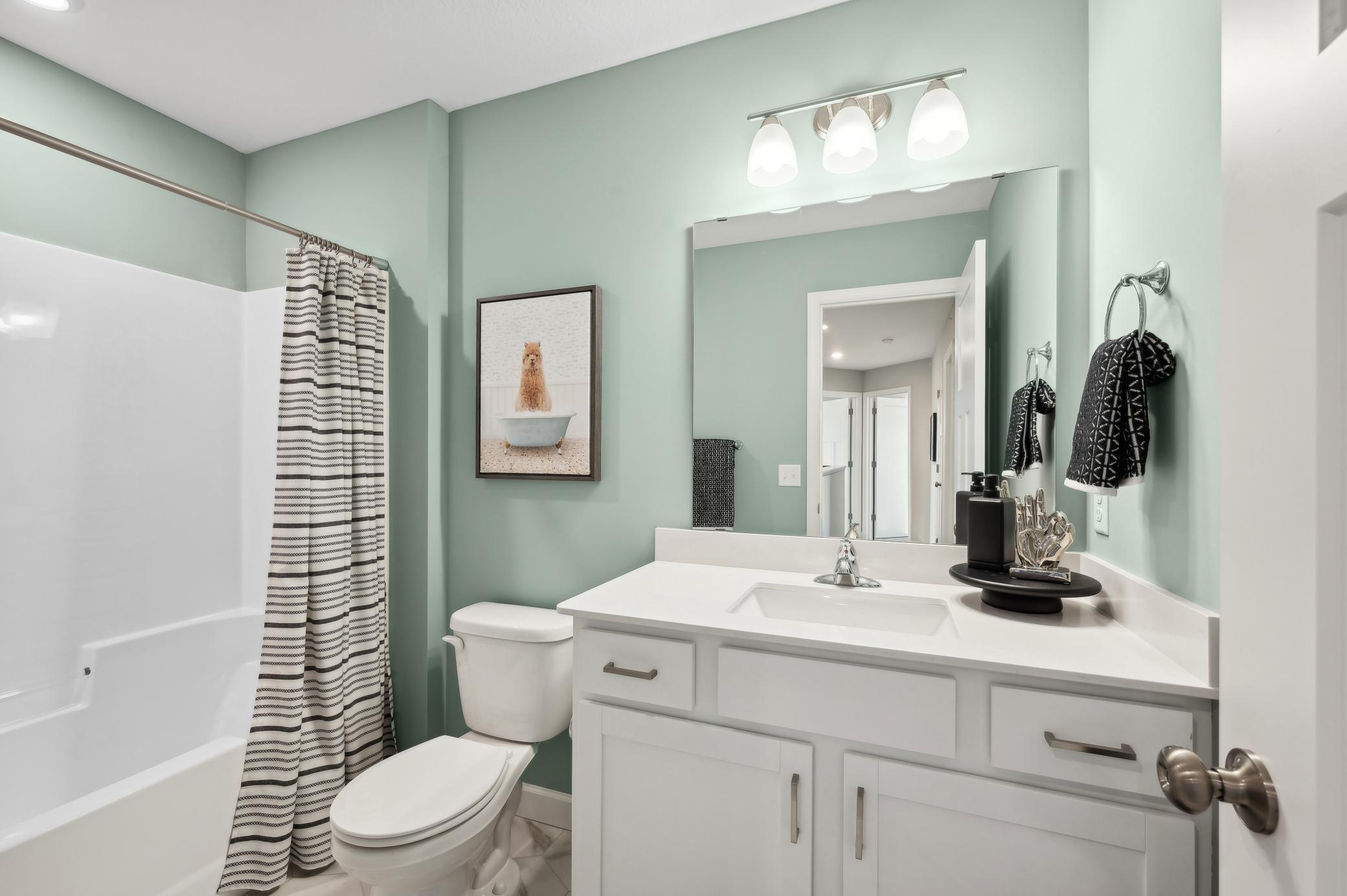 15. Main Bathroom.jpg