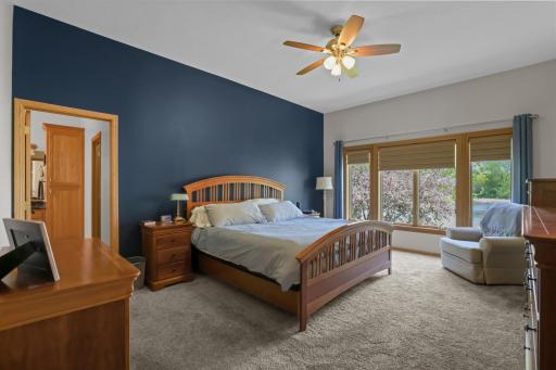 8156 9th Street Place N, Oakdale, MN 55128