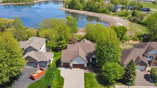 8156 9th Street Place N, Oakdale, MN 55128