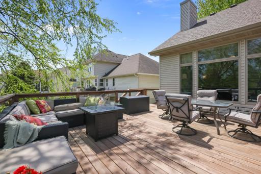 8156 9th Street Place N, Oakdale, MN 55128
