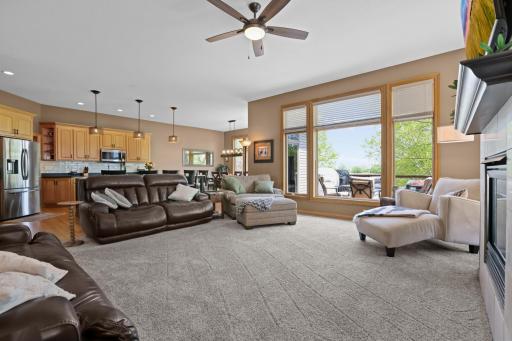 8156 9th Street Place N, Oakdale, MN 55128