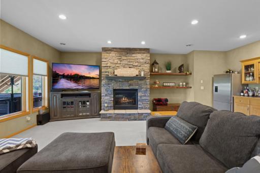 8156 9th Street Place N, Oakdale, MN 55128