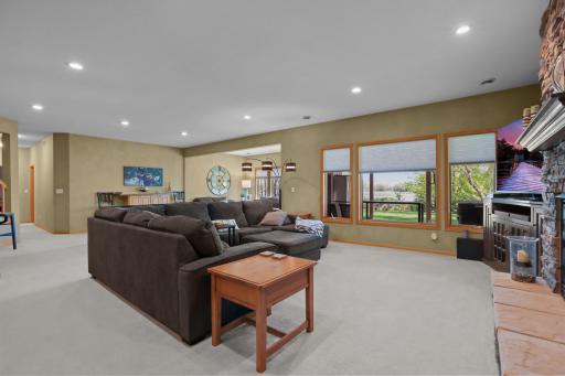 8156 9th Street Place N, Oakdale, MN 55128