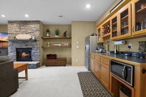 8156 9th Street Place N, Oakdale, MN 55128