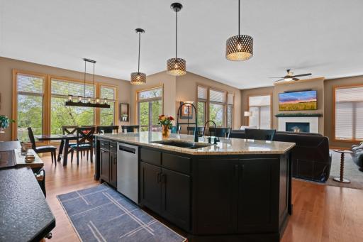 8156 9th Street Place N, Oakdale, MN 55128