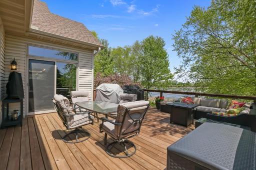 8156 9th Street Place N, Oakdale, MN 55128
