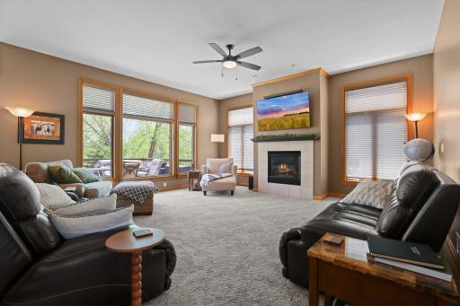 8156 9th Street Place N, Oakdale, MN 55128