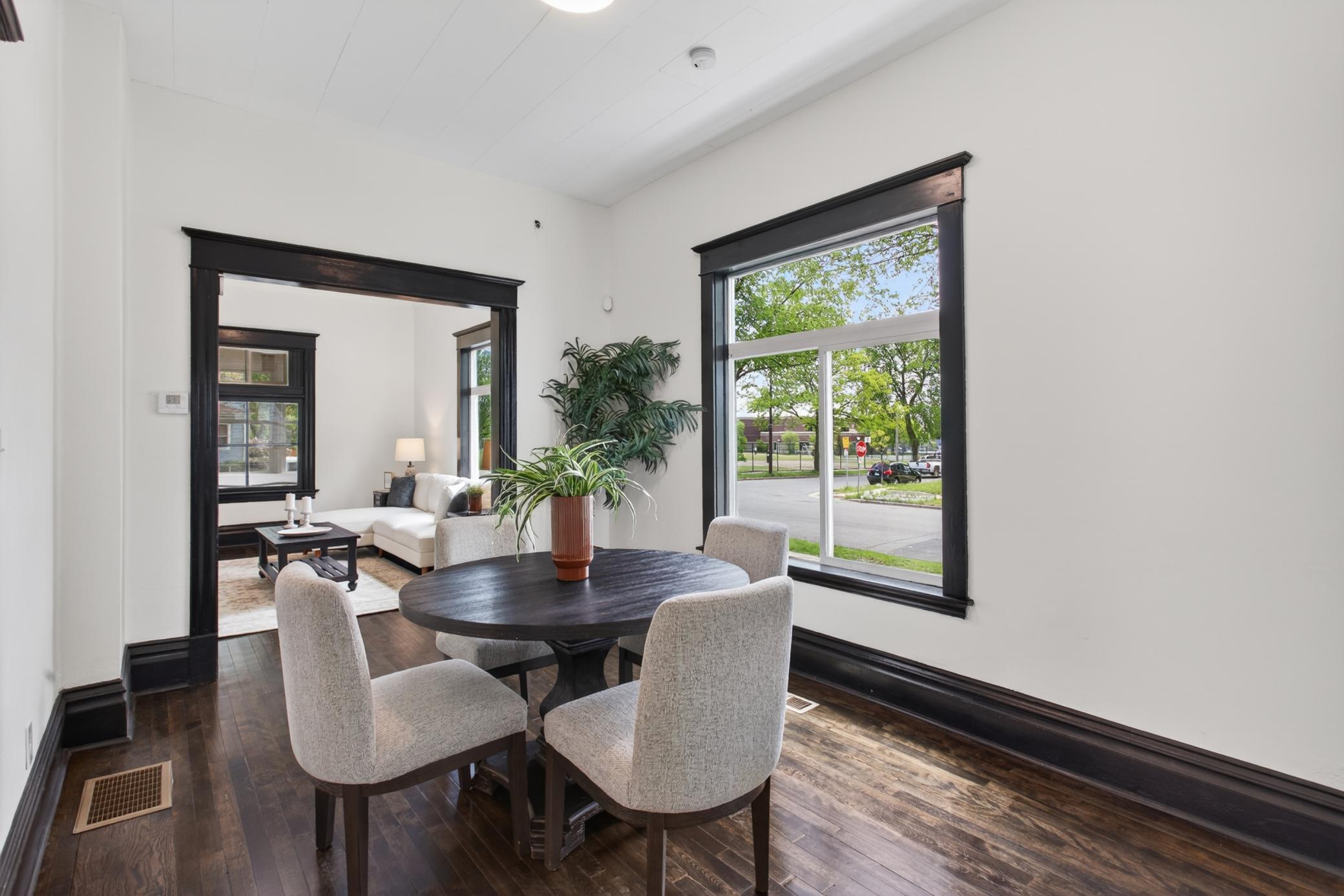 Main Level Dining