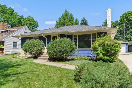 5-web-or-mls-1739 Hampshire Ave-3.jpg