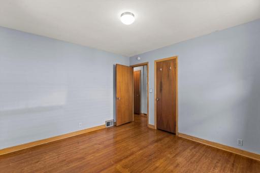 22-web-or-mls-1739 Hampshire Ave-103.jpg