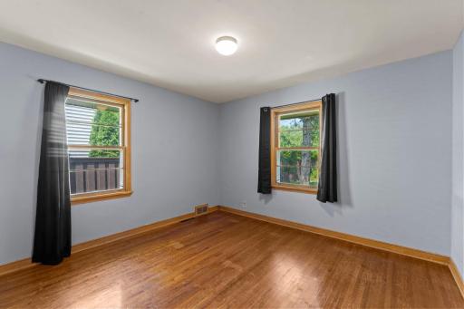 21-web-or-mls-1739 Hampshire Ave-100.jpg