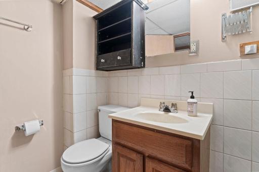 36-web-or-mls-1739 Hampshire Ave-173.jpg