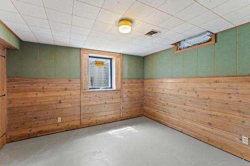 34-web-or-mls-1739 Hampshire Ave-188.jpg