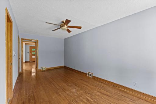 25-web-or-mls-1739 Hampshire Ave-118.jpg