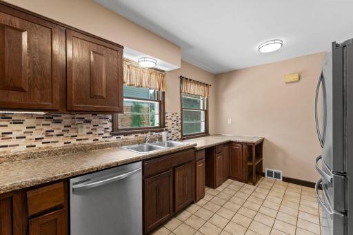 18-web-or-mls-1739 Hampshire Ave-138.jpg