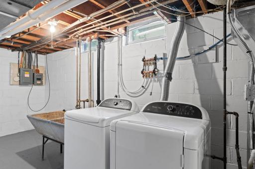 40-web-or-mls-1739 Hampshire Ave-203.jpg