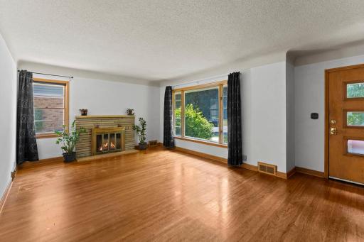 12-web-or-mls-1739 Hampshire Ave-63.jpg