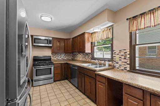 15-web-or-mls-1739 Hampshire Ave-123.jpg