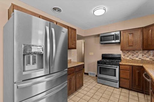 16-web-or-mls-1739 Hampshire Ave-128.jpg