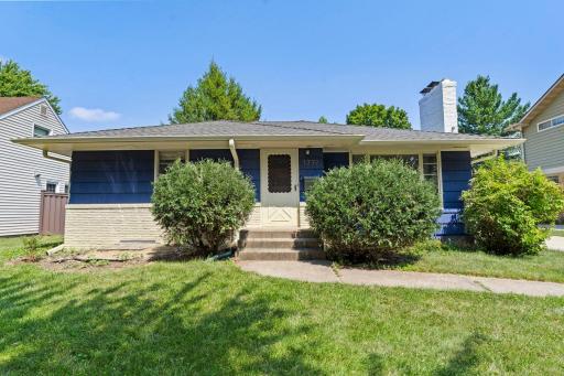 6-web-or-mls-1739 Hampshire Ave-8.jpg