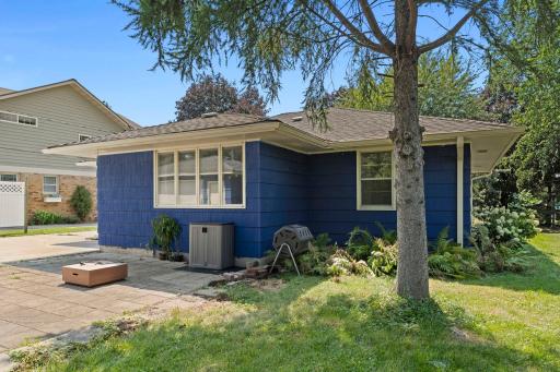 46-web-or-mls-1739 Hampshire Ave-35.jpg