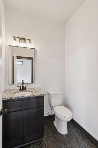 Garage 1/2 Bath