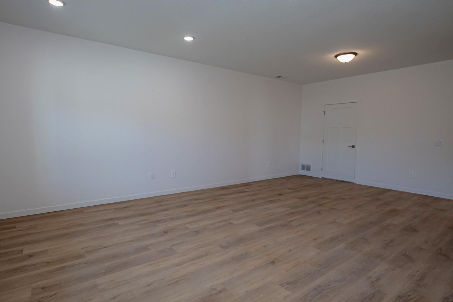 Living.dinning room.jpg