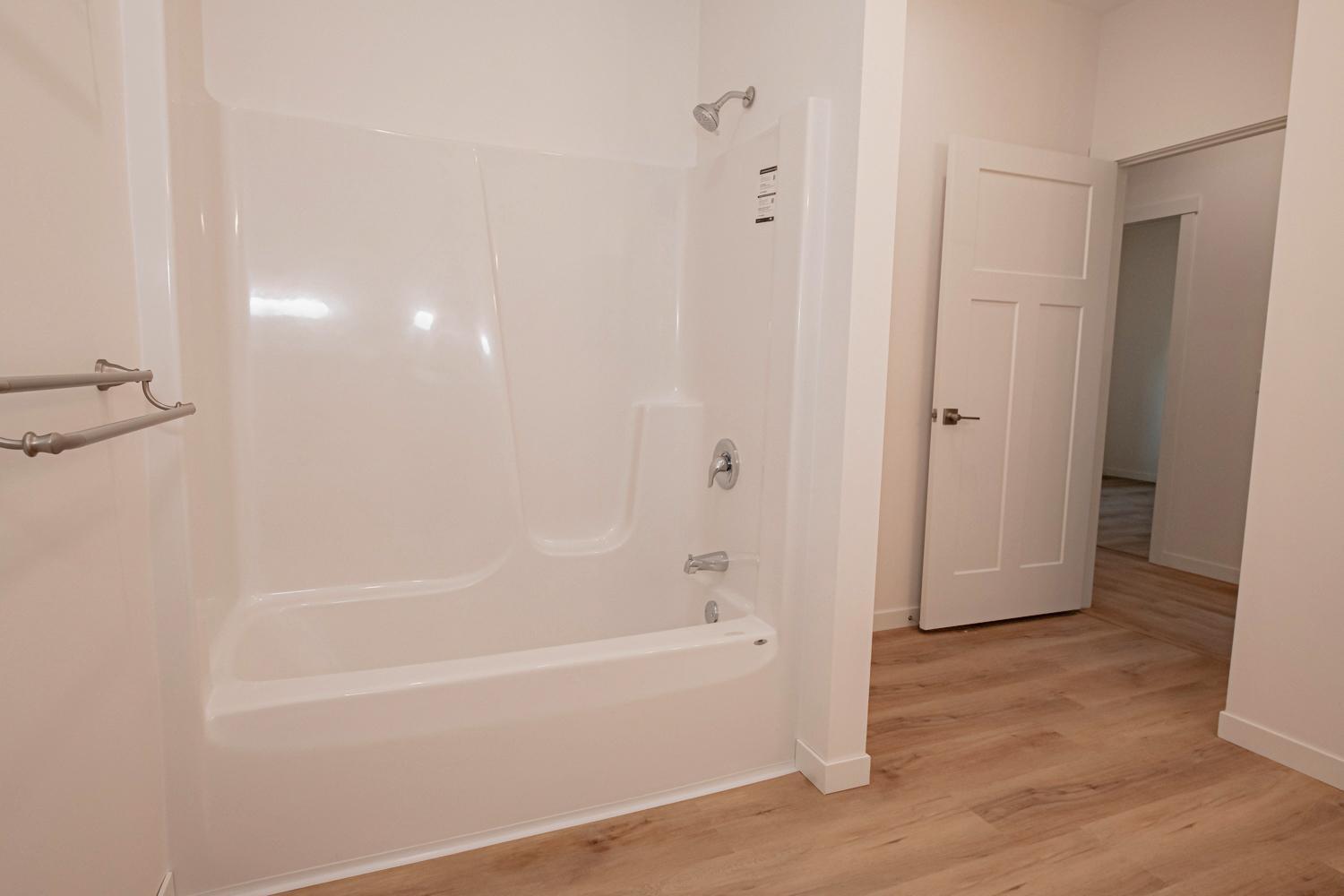 Bathroom (2).jpg