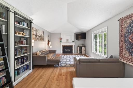 1807 Bromley Drive, Woodbury, MN 55125