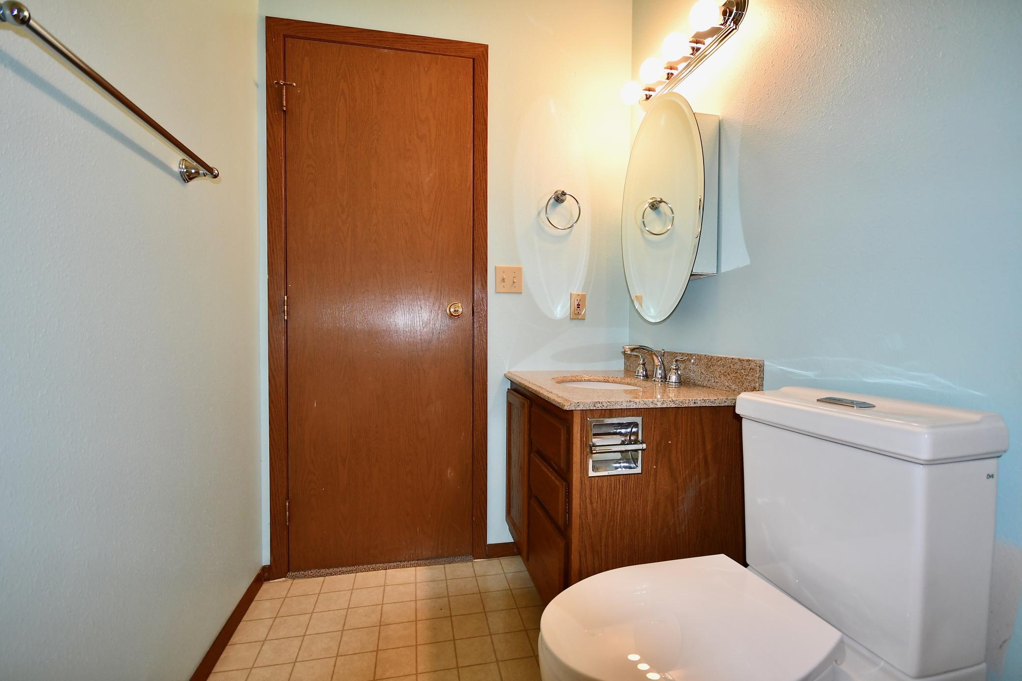 Full Bathroom 1