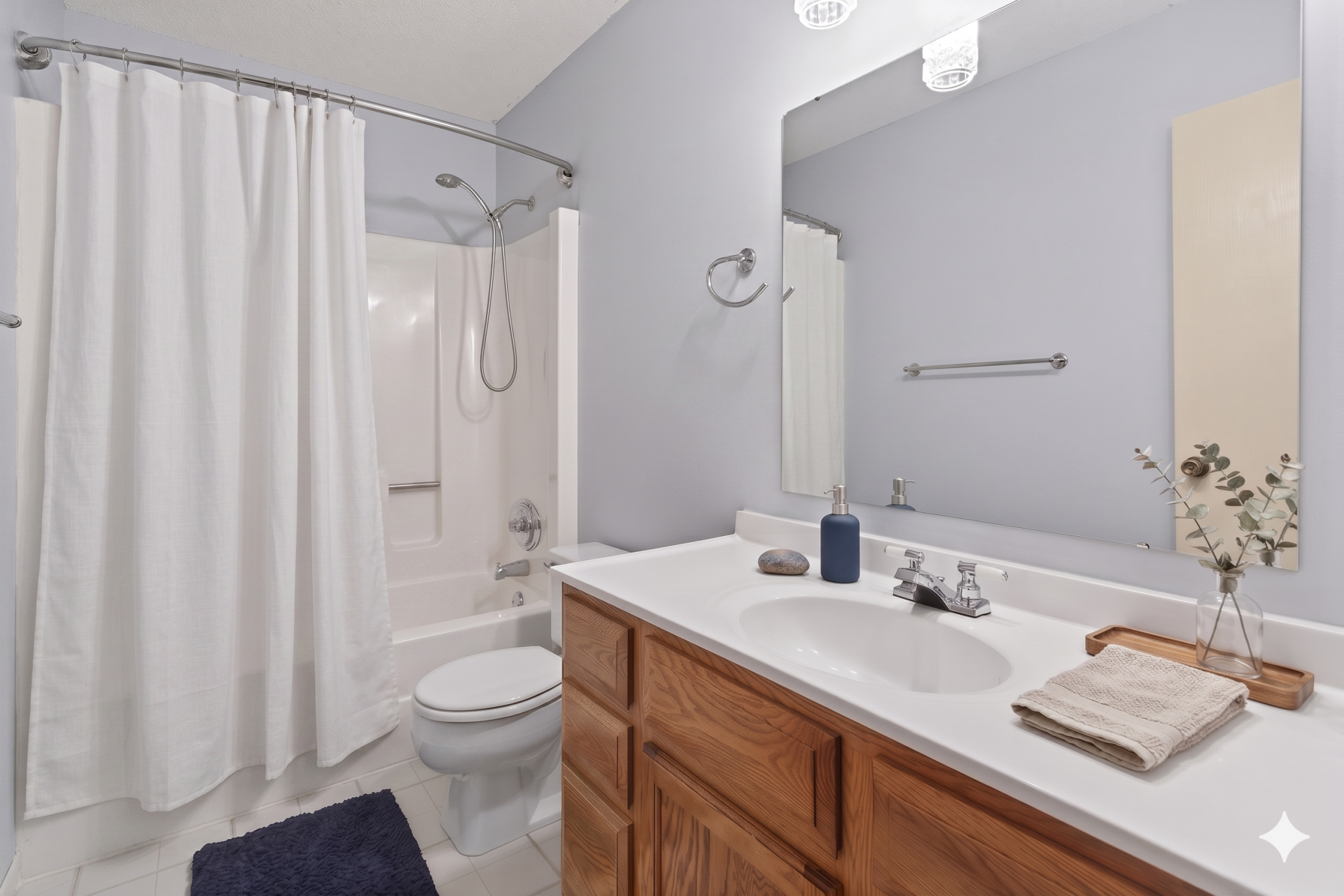 Upper level: full bathroom (virtually staged)