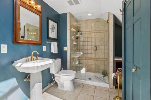 1929 James Avenue S, Minneapolis, MN 55403