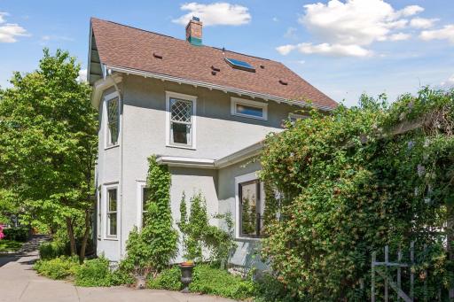 1929 James Avenue - wide, shared driveway. Extensive landscaping provides extra privacy.