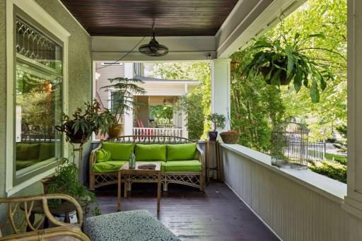 Large, inviting front porch with ceiling fans (keeps the bugs away)!