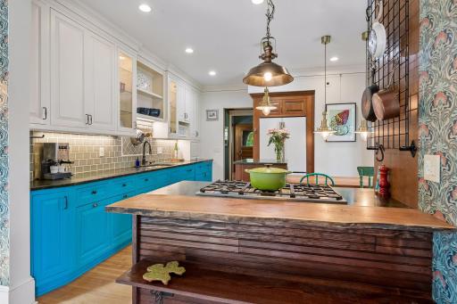 Large open, eat-in kitchen
