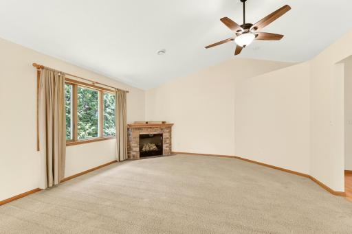 612 15 1/2 Avenue NW, Kasson, MN 55944