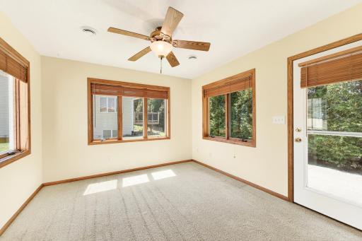 612 15 1/2 Avenue NW, Kasson, MN 55944