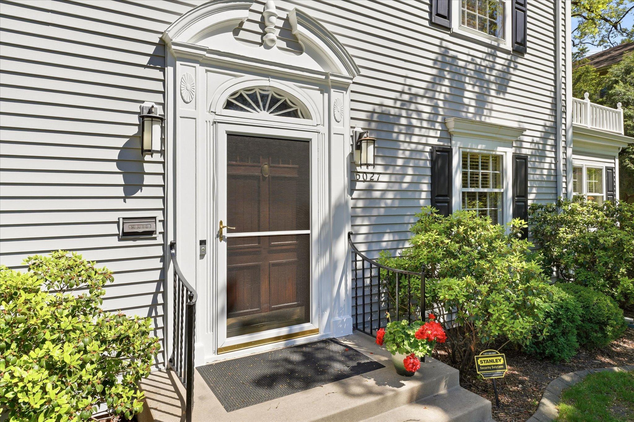04-5027 3rd Ave S [3037115]- 004.jpg