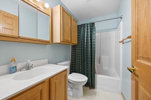 1013 Prairie View Drive SW, Hutchinson, MN 55350