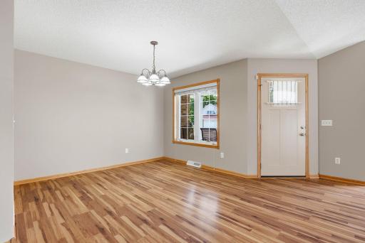 1013 Prairie View Drive SW, Hutchinson, MN 55350