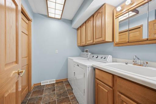 1013 Prairie View Drive SW, Hutchinson, MN 55350