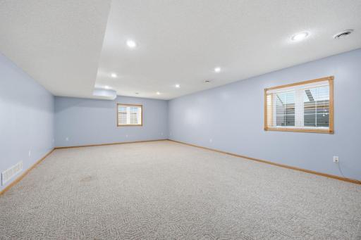 1013 Prairie View Drive SW, Hutchinson, MN 55350
