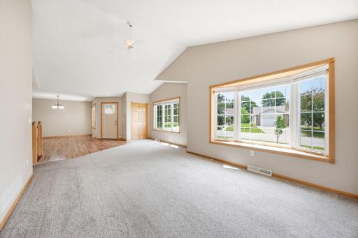 1013 Prairie View Drive SW, Hutchinson, MN 55350