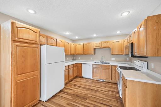1013 Prairie View Drive SW, Hutchinson, MN 55350